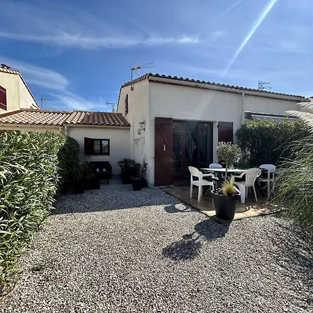 Maison 3 Pieces Pres De La Avec Climatisation Et Parking - Cyprien - Fr-1-225d-222 Holiday home