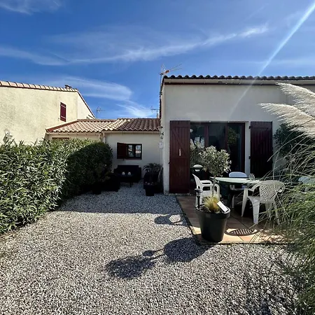Maison 3 Pieces Pres De La Avec Climatisation Et Parking - Cyprien - Fr-1-225d-222