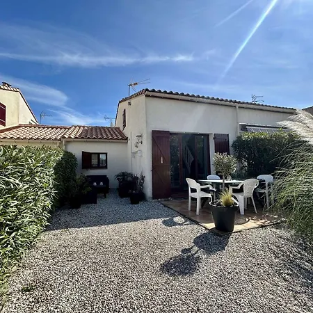 Holiday home Maison 3 Pieces Pres De La Avec Climatisation Et Parking - Cyprien - Fr-1-225d-222
