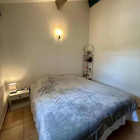 Maison 3 Pieces Pres De La Avec Climatisation Et Parking - Cyprien - Fr-1-225d-222