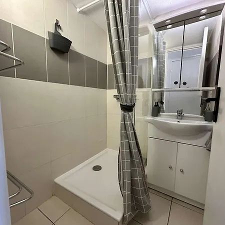 Dom wakacyjny Maison 3 Pieces Pres De La Avec Climatisation Et Parking - Cyprien - Fr-1-225d-222 *
